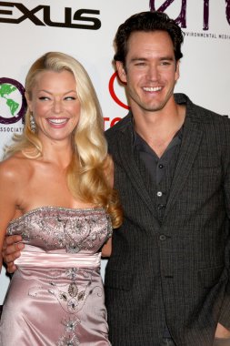 Charlotte Ross, Mark-Paul Gosselaar