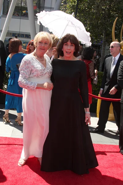 Kathy Joosten and Lily Tomlin — Stock Photo, Image
