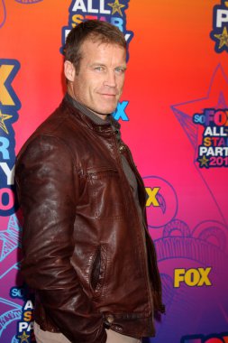 Mark Valley