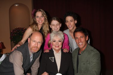 Lauralee bell, makaela johnson, zach cumer, aaron lustig, shirley jones ve dan cortese