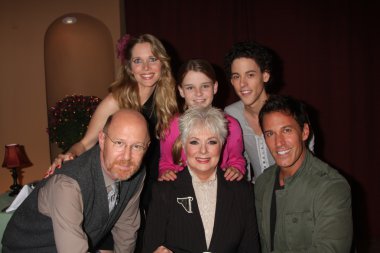 Lauralee bell, makaela johnson, zach cumer, aaron lustig, shirley jones ve dan cortese