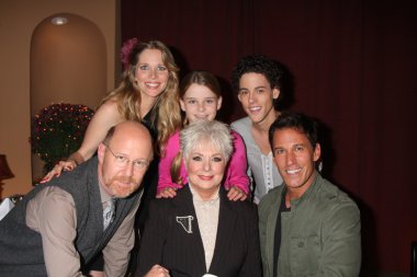 Lauralee bell, makaela johnson, zach cumer, aaron lustig, shirley jones ve dan cortese