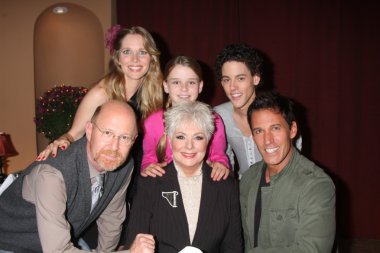 Lauralee bell, makaela johnson, zach cumer, aaron lustig, shirley jones ve dan cortese