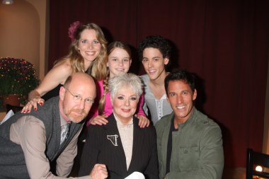 Lauralee bell, makaela johnson, zach cumer, aaron lustig, shirley jones ve dan cortese