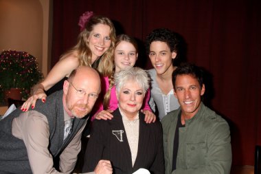 Lauralee bell, makaela johnson, zach cumer, aaron lustig, shirley jones ve dan cortese