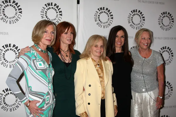 Jamie Rose, Susan Sullivan, Margaret Ladd, Ana Alicia y Abby Dalton — Foto de Stock
