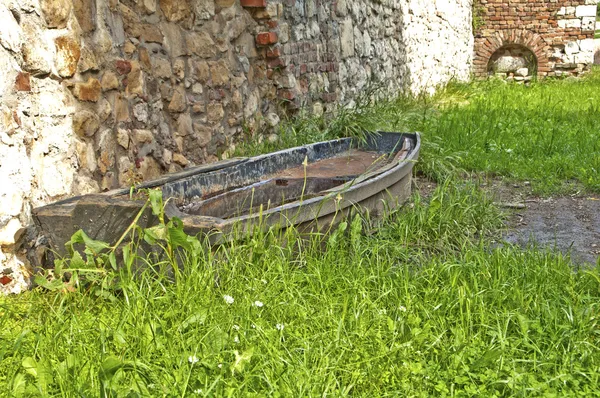 Una barca incagliata — Foto Stock
