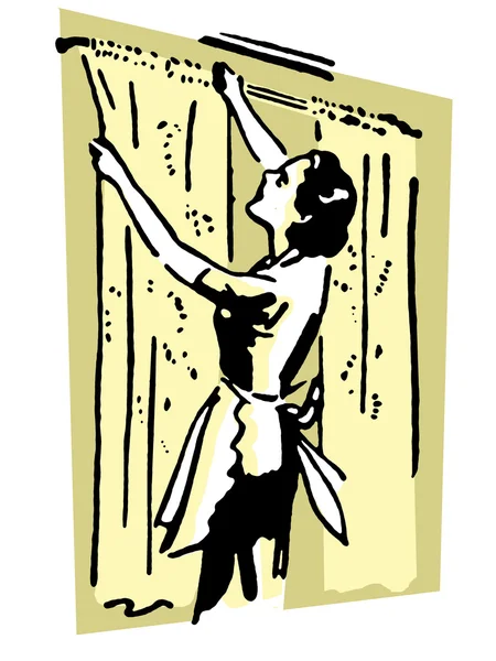 Porträt einer Frau, die Vorhänge hängt — Stockfoto