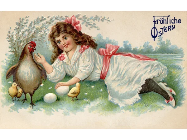 Una postal de Pascua vintage de una chica con una gallina, pollitos y huevos en una granja —  Fotos de Stock