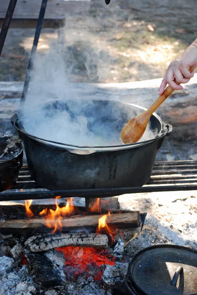 Campfire cooking — Stock Photo, Image