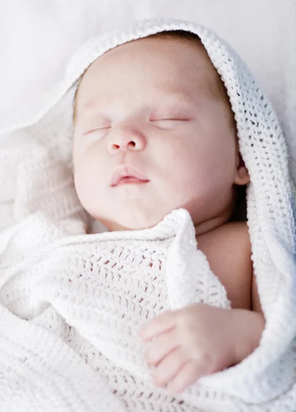 Gyermek baba alszik békésen — Stock Fotó