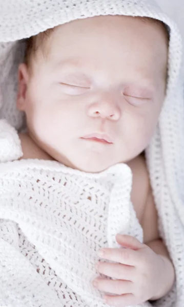 Gyermek baba alszik békésen — Stock Fotó