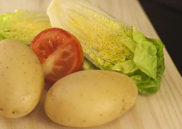 Tomatoes lettuce and potatoes — Stock Photo, Image