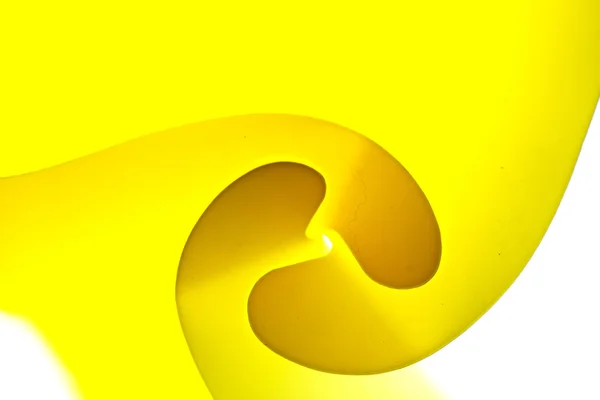 Imagem macro de fundo de um padrão feito de folhas curvas de papel em amarelo  . — Fotografia de Stock