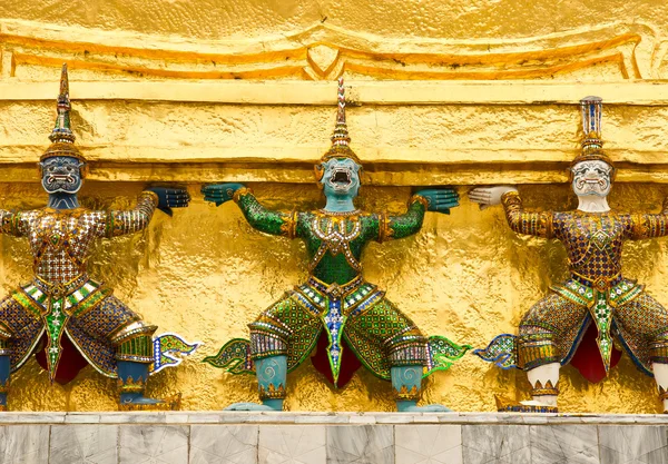 金嘉鲁达雕塑在泰国皇家宫 . — 图库照片