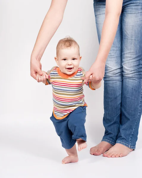 Baby taking first steps — Stock Photo, Image