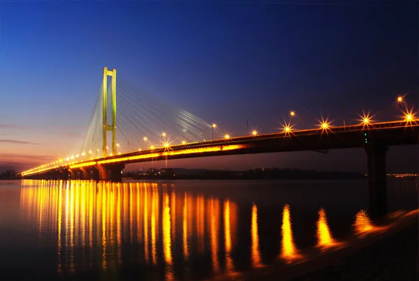 Міст уночі — стокове фото