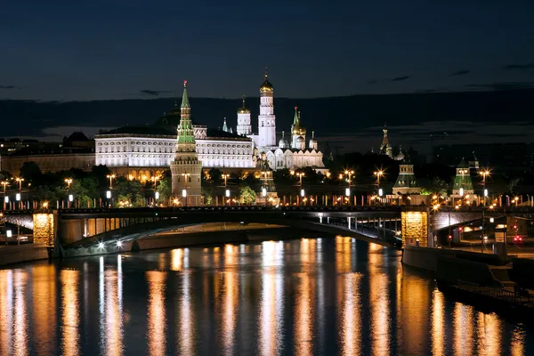 stock image Night view of the Moskva River, Bridge and the Kremlin: Russia, Moscow