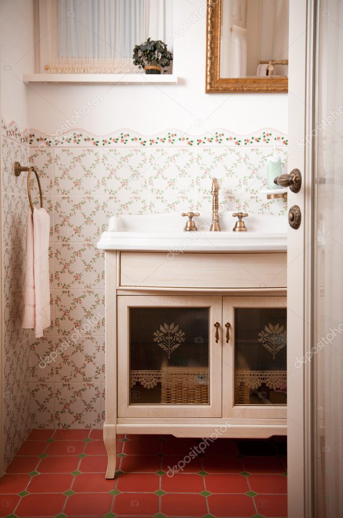 Vintage Bathroom — Stock Photo © Maximkostenko 11807206