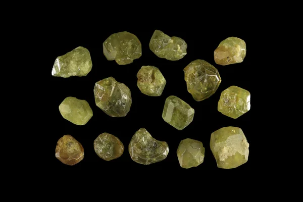 Natutal groene granaat kristallen — Stockfoto