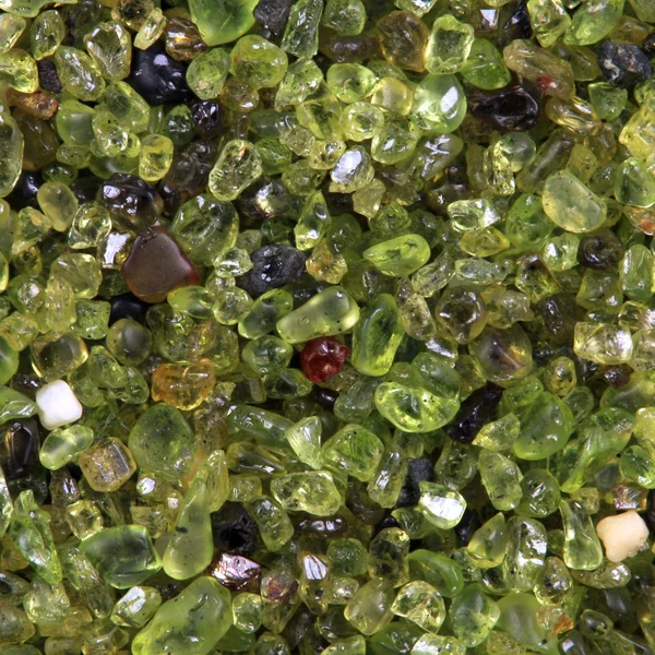 Оливинный песок с Гавайев — стоковое фото