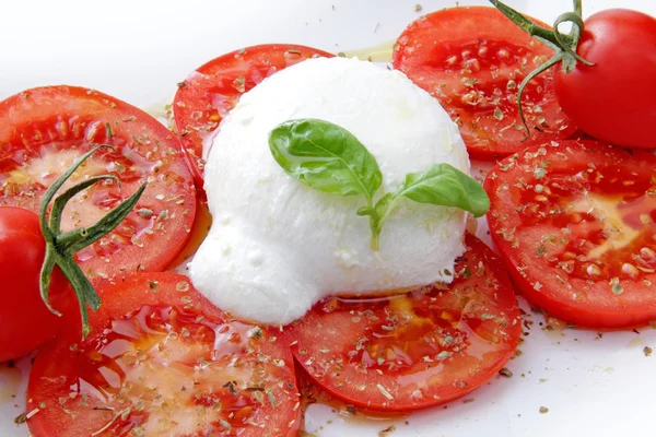 Caprese whit mozzarella sonu domates — Stok fotoğraf