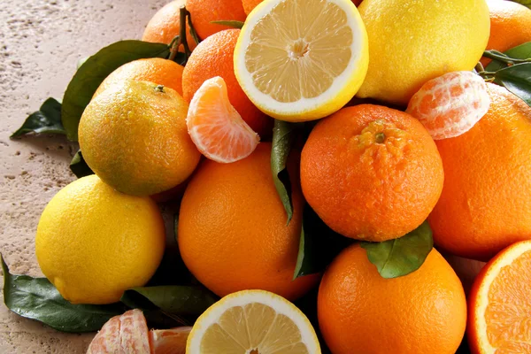 Gyümölcs összetétele fikarcnyi citrom narancssárga végén mandarin — Stock Fotó