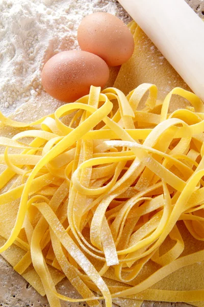 Tagliolini de pasta fresca con huevos — Foto de Stock