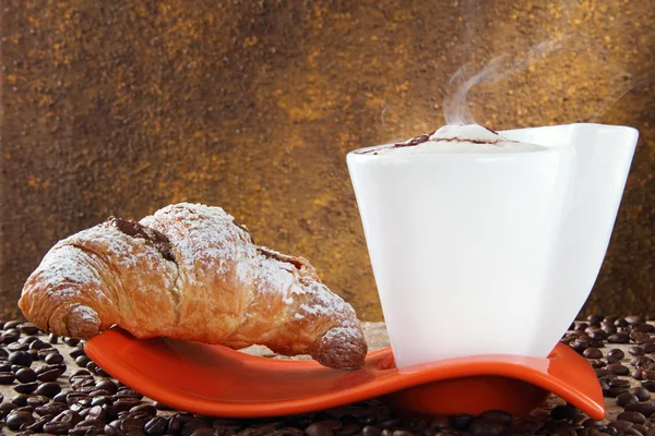 Cappuccino and croissant — Stock Photo, Image