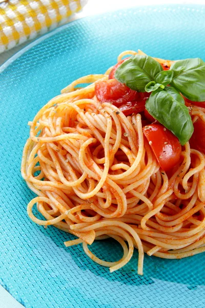 토마토 소스가 담긴 스파게티 — 스톡 사진