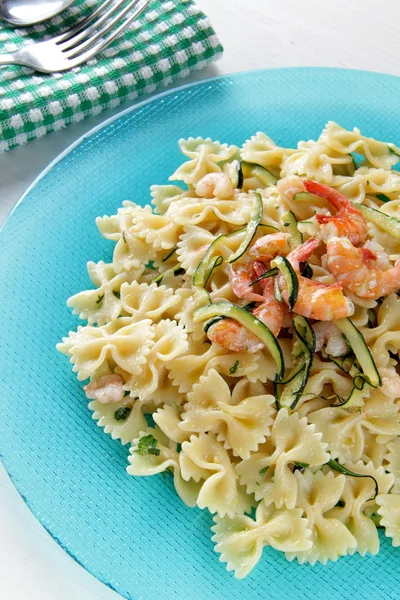 Butterfly pasta, shrimps and zucchini