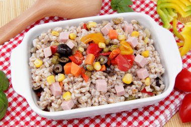 sebze salatası Farro