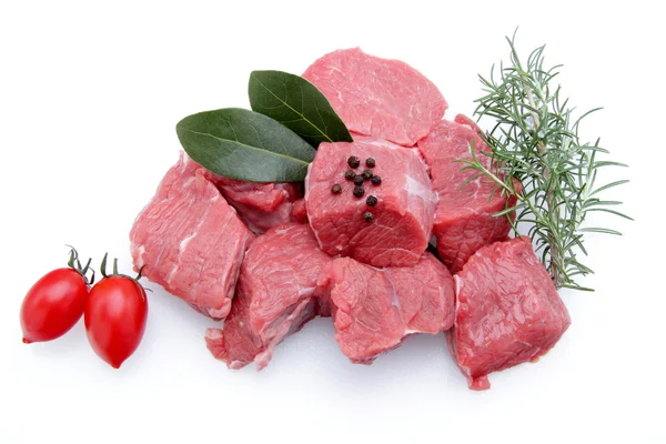 Beyaz zemin üzerine sığır eti güveç — Stok fotoğraf