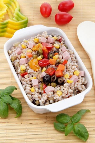 Farro salad with vegetables — Stock Photo, Image