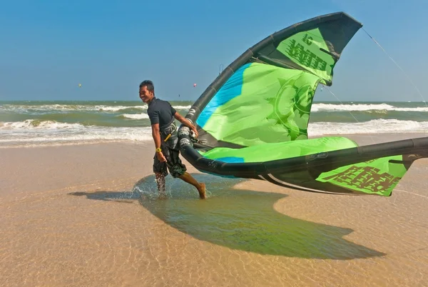 Kite surf eller kite board, vattensporter — Stockfoto