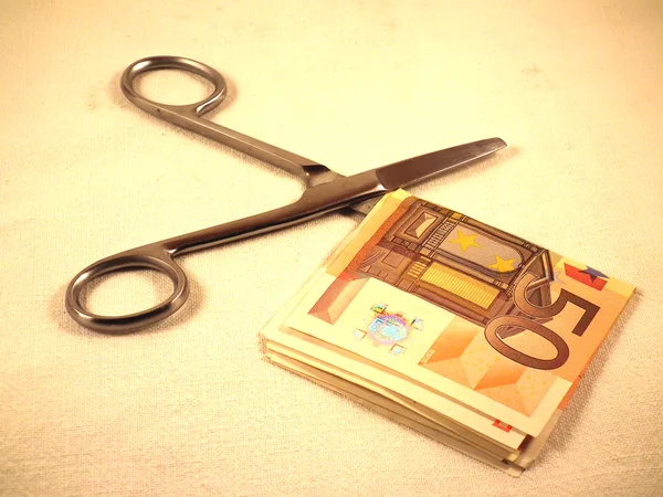Tesoura um euro — Fotografia de Stock