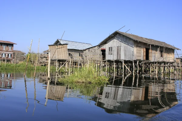 Tradizionali case a palafitte in legno, Lago Inle, Stato Shan, Myanmar, Sud-est asiatico — Foto Stock