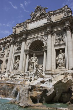 Trevi Çeşmesi ile mavi gök, Roma, İtalya