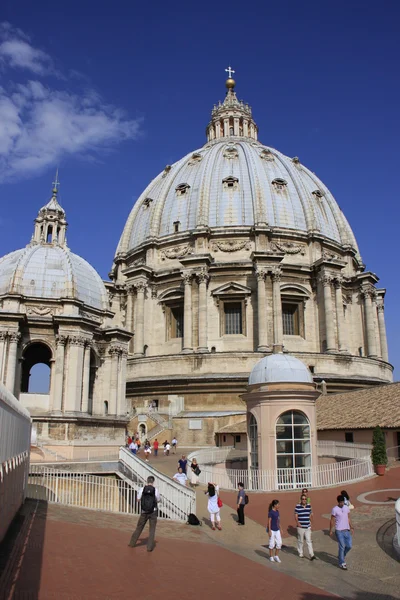 Saint peter's basilica kupol, Vatikanen, Rom, Italien — Stockfoto