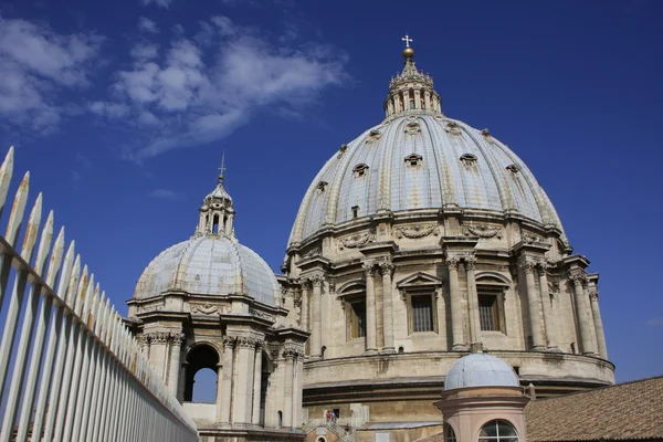 圣伯多禄大教堂的圆顶，梵蒂冈城，罗马意大利 — 图库照片