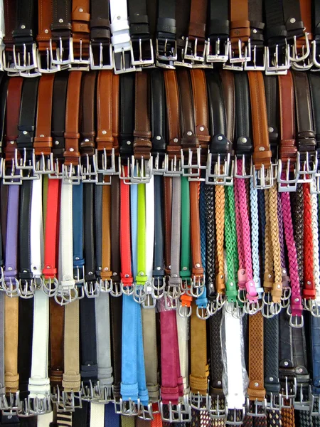 Expositor de cinturones de cuero —  Fotos de Stock
