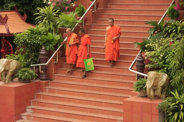 Three buddhist monks coming down temple's steps, Southeast Asia — Stock Photo, Image