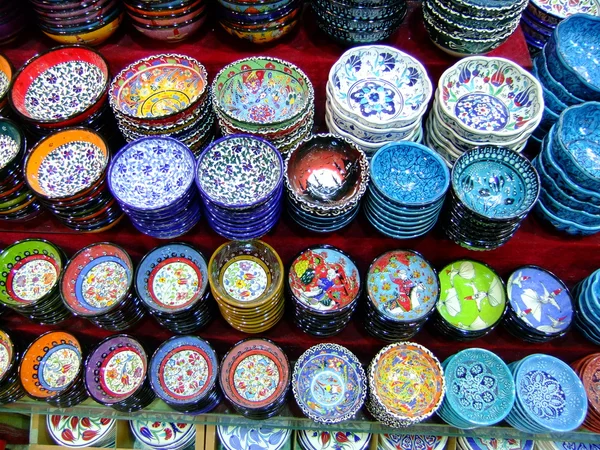 Display of colorful pottery, Istanbul, Turkey — Stock Photo, Image