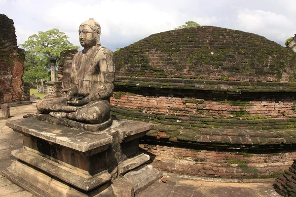 Estátua de Buda no templo antigo, Polonnaruwa, Sri Lanka — Fotografia de Stock