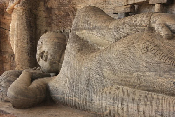 Reclining Buddha carved from rock, Polonnaruwa, Sri Lanka — Stock Photo, Image