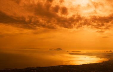 naples bay vesuvius, capri arkasında gelen yukarıdaki günbatımı