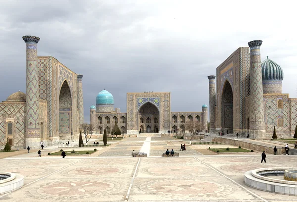 在 samarquand，乌兹别克斯坦清真寺 — 图库照片