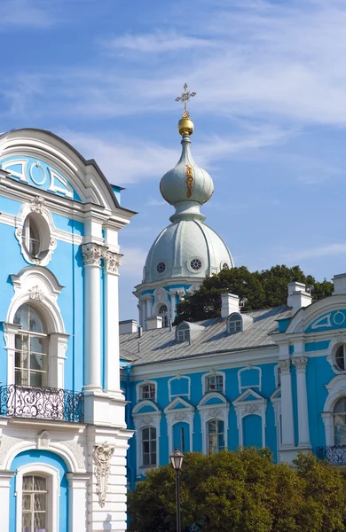 De Smolni kathedraal in Sint-Petersburg — Stockfoto
