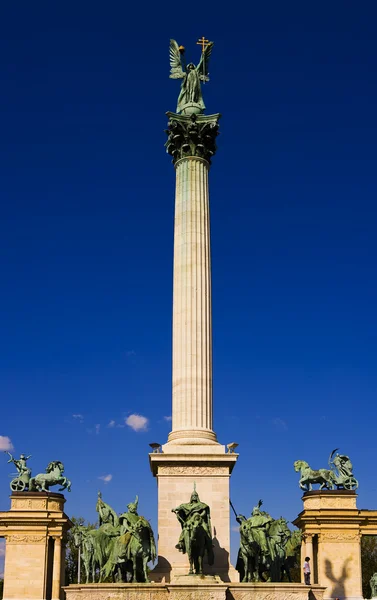 Пам'ятник на площі Героя, Будапешт. — стокове фото
