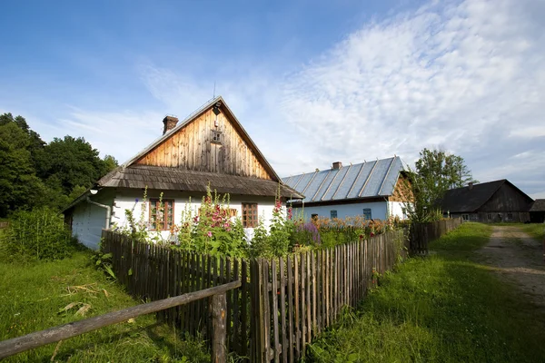 Oude dorp in de buurt van sanok, Polen — Stockfoto